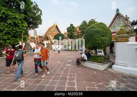 Les décorations extérieures au temple de Wat Pho à Bangkok, Thaïlande Banque D'Images