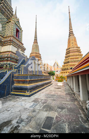 Les décorations extérieures au temple de Wat Pho à Bangkok, Thaïlande Banque D'Images