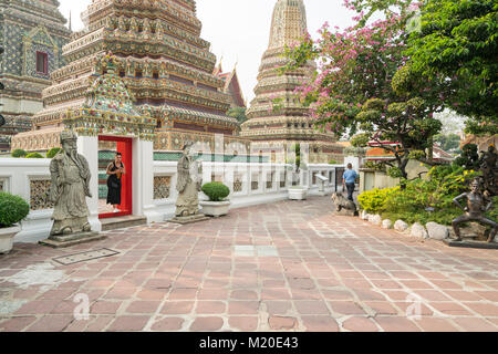 Les décorations extérieures au temple de Wat Pho à Bangkok, Thaïlande Banque D'Images