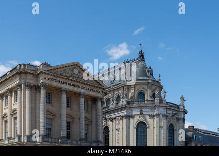 Versailles, France - le 6 août 2017 : La façade du palais de Versailles. Banque D'Images