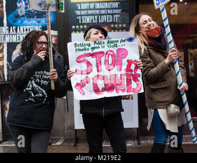 Les manifestants de participer à un 'NHS d'urgence Maintenant' contre exigeant la fin de la crise de financement dans la santé publique Crédit : Raymond Tang/Alamy Live News Banque D'Images