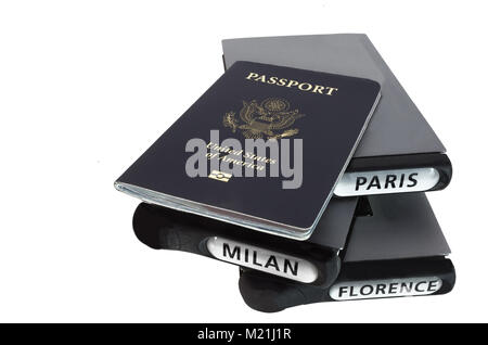 Passeport isolés des livres de voyages à Paris, Milan et Florence. Banque D'Images