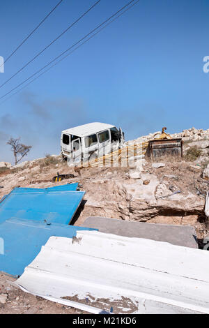 Bethléem, Palestine, 10 juin 2014 : dépotoir dans désert de Judée, près de Bethléem. Le conflit avec Israël et son impasse politique laisser une partie Banque D'Images