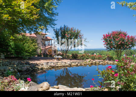 Winery en Caroline du Nord - Villa à la campagne avec grand ciel bleu et les montagnes Banque D'Images