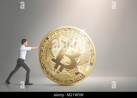 Image business man pushing bitcoin Banque D'Images