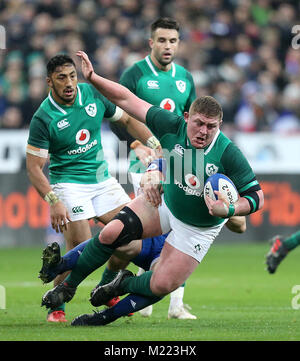 L'Irlande Ammon Furlong en action pendant le match des 6 Nations NatWest au Stade de France, Paris. Banque D'Images