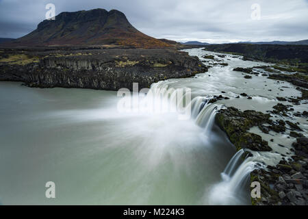 Les voleurs ou Thjofafoss falls cascade aux Mt Burfell sur l'image à l'automne, le Centre de l'Islande Banque D'Images