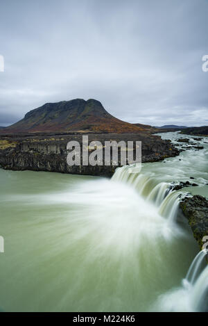 Les voleurs ou Thjofafoss falls cascade aux Mt Burfell sur l'image à l'automne, le Centre de l'Islande Banque D'Images