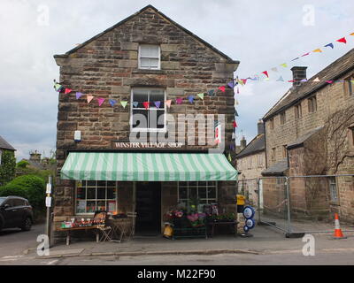 Winster village shop et bureau de poste, Derbyshire. Maintenant, exécutez et géré par le village comme un bien communautaire après la retraite d'anciens propriétaires Banque D'Images