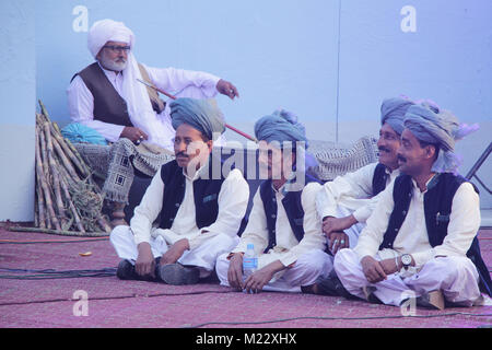 Lahore, Pakistan. 06Th Feb 2018. Artistes pakistanais effectuer au cours de la Culture Show à Bagh-e-Jinnah Théâtre en plein air . Credit : Rana Sajid Hussain/Pacific Press/Alamy Live News Banque D'Images