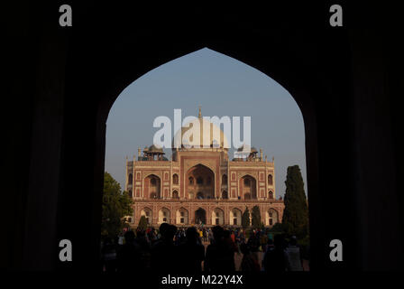 À l'entrée du tombeau Humayum, Site du patrimoine mondial de l'UNESCO, Delhi, Inde Banque D'Images