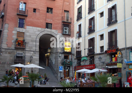 Passage de Cuchilleros (Arco), l'une des dix entrées pour le (grand'place (Plaza Mayor) - Madrid, Espagne Banque D'Images