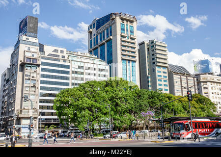 Buenos Aires Argentina,Avenida 9 de Julio,juillet 9 Avenue,route principale,horizon de la ville,bâtiments,bus,trafic,hispanique,Argentin Argentin Argentin Argentine,Sud Banque D'Images