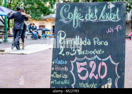 Buenos Aires Argentina, Plaza Dorrego, Cafe del Arbol, café extérieur, salle à manger, tableau noir, tableau noir, menu, langue espagnole, spécial, bœuf grillé, spectacle de tango, da Banque D'Images