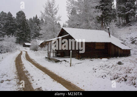 Des cabanes en bois à la ville fantôme de grenat, sur Bear Gulch, au nord-ouest de Drummond, au Montana. Les mines de la région principalement extrait de l'or. Banque D'Images