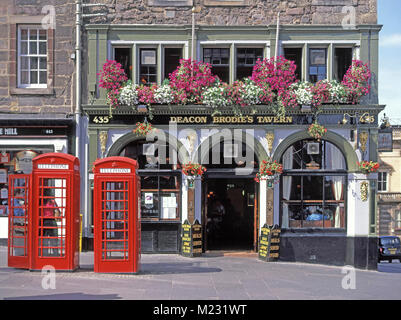 Deacon Brodies Tavern Royal Mile Edinburgh UK partie de la Nicholson's marque de Pub Britannique nommé d'après William Brodie infâme qui a été pendu en 1788 Banque D'Images