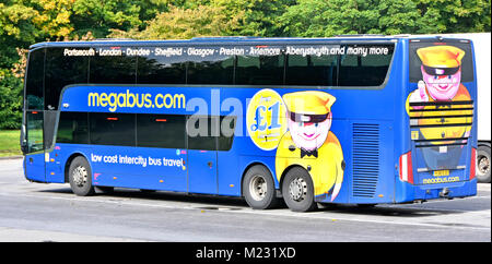 Intercity Bus Megabus transport public service double decker bus exploités par Stagecoach Group stationné à London Gateway autoroute M1 Services UK Banque D'Images