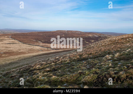 Vue sur la lande de la voie en bas du côté de Pen-y-Ghent le long de la route Pennine Way Banque D'Images