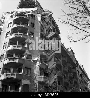 Immeuble endommagé par le séisme meurtrier à Bucarest, Roumanie, Mars 1977 Banque D'Images