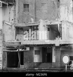 Immeuble endommagé par le séisme meurtrier à Bucarest, Roumanie, Mars 1977 Banque D'Images