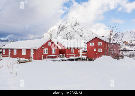 Maisons typiques de pêcheurs appelée Rorbu, îles Lofoten, Norvège Banque D'Images