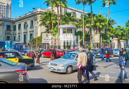 Alexandrie, Egypte - le 17 décembre 2017 : l'embouteillage entassés dans Maghool El Gondy El carré avec vue sur la construction de la Cour générale derrière Banque D'Images