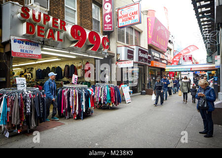 New York city Coney Island, Brighton Beach Avenue, dans le quartier russe, très bonne affaire 99 100 shop Banque D'Images
