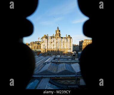 Edinburgh capitale de l'Écosse, l'Hôtel Balmoral à l'origine construit comme la North British Station hôtel un 5 étoiles luxe vue sur Princes Street Banque D'Images