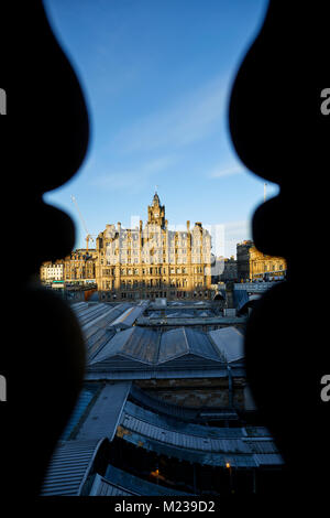 Edinburgh capitale de l'Écosse, l'Hôtel Balmoral à l'origine construit comme la North British Station hôtel un 5 étoiles luxe vue sur Princes Street Banque D'Images