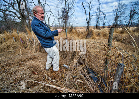 États-unis : 2018 : George Biller un résident de la ville historique de Selma Estates se trouve dans une aire de drainage qu'il dit ne fonctionne pas et comporte des lacunes dans le desi Banque D'Images