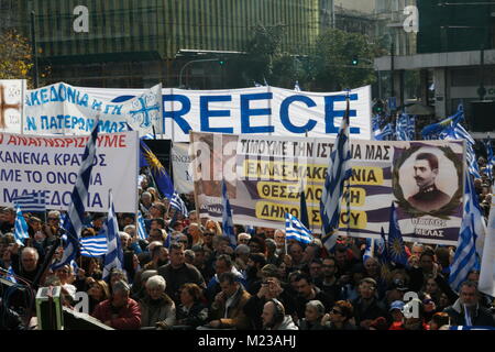 Athènes, Grèce. Le 04 février, 2018. Avis de manifestants grecs dans la place Syntagma d'Athènes en Grèce. Credit : Dimitrios Karvountzis/Pacific Press/Alamy Live News Banque D'Images