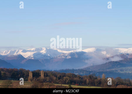 L'Helvellyn Gamme de la Grand-rue Chemin sur Barton est tombé près de Pooley Bridge, Lake District, Cumbria, Royaume-Uni Banque D'Images