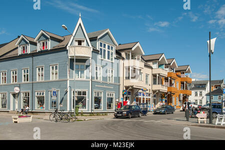 Kabelvåg dans les Lofoten. Kabelvåg a été un village de pêcheurs depuis le Moyen Age et est maintenant une destination touristique populaire dans le nord de la Norvège. Banque D'Images