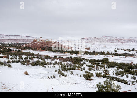 Ksar Ait Ben Haddou, Ouarzazate, neige pendant au sud du Maroc, Banque D'Images
