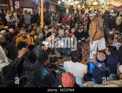 Quawwali à Nizamuddin Dargah, les saints soufis mausolée, Old Delhi, Inde Banque D'Images