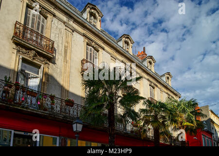 Journée ensoleillée à Tarbes, Street View, l'été. Eupeptic et optimiste. La France. Banque D'Images