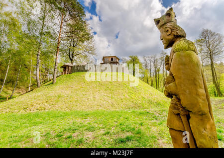 Motte-en-bailey château la reconstruction, près de Mowki village, la Grande Pologne, voïvodie de Pologne, l'Europe. Banque D'Images