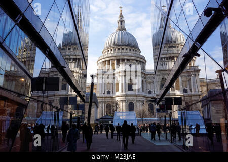 Cathédrale Saint-Paul vue de One New change à Londres Angleterre Royaume-Uni Banque D'Images