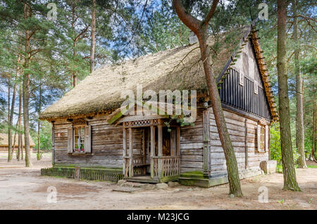Maison traditionnelle de la région de Kurpie, ethniques en Pologne, musée en plein air Kadzidlo, voïvodie de Mazovie, Pologne, l'Europe. Banque D'Images