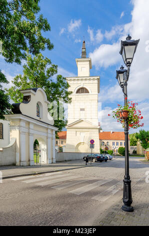 Le Campanile de la basilique de l'Annonciation à la Très Sainte Vierge Marie, Pultusk (all. Ostenburg), ville en voïvodie de Mazovie, Pologne, l'Europe. Banque D'Images