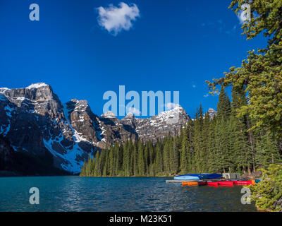 Moraine Lake, Lake Louise, parc national de Banff, Alberta, Canada. Banque D'Images