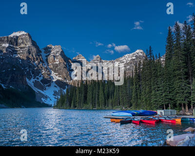 Moraine Lake, Lake Louise, parc national de Banff, Alberta, Canada. Banque D'Images