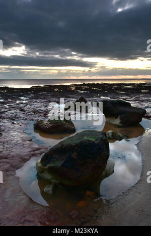 côte de l'île de wight, baie de compton île de wight, moody seascape île de wight, rive de l'île de wight, baie de compton sunset île de wight royaume-uni Banque D'Images