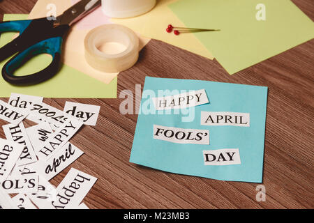 Happy April Fools Day une phrase sur fond de bois Banque D'Images