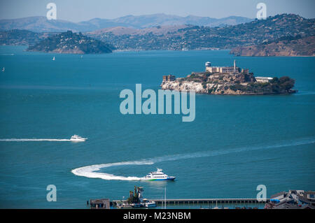 SAN FRANCISCO, CALIFORNIE - 9 septembre 2015 - Vue du Pier 39 et l'île d'Alcatraz de Coit Tower Banque D'Images