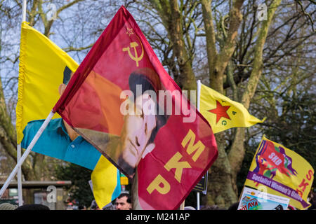 Londres, Harringay, 4e février 2018. Les manifestants jusqu'mars Green Lanes Harringay vers Wood Green library pour protester contre les actions de la Turquie en Syrie (c) Paul Swinney/Alamy Live News Banque D'Images