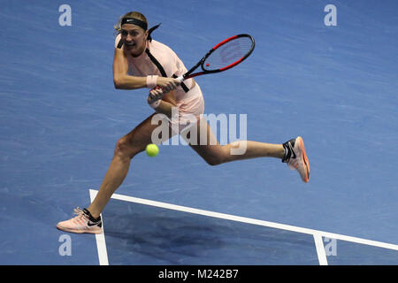 Saint Petersburg, Russie. 4e Mar, 2018. Petra Kvitova de République tchèque renvoie la balle à Kristina Mladenovic de France pendant le tournoi de tennis ATP Trophée Dames finale à Saint-Pétersbourg. Crédit : Igor Russak/SOPA/ZUMA/Alamy Fil Live News Banque D'Images