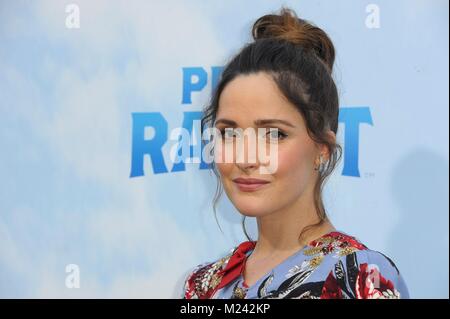 Los Angeles, CA, USA. 3, 2018. Rose Byrne aux arrivées de Peter Rabbit Premiere, The Grove, à Los Angeles, CA, le 3 février 2018. Credit : Elizabeth Goodenough/Everett Collection/Alamy Live News Banque D'Images