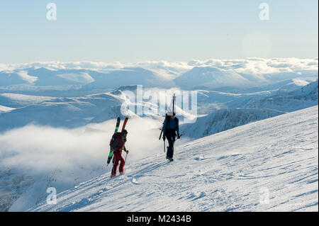 Retour skieurs de Nevis Range sommet crédit d'écosse : Kenny Ferguson/Alamy Live News Banque D'Images