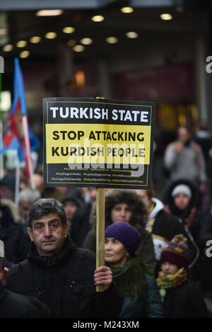 Wood Green, Londres, Royaume-Uni. 4e février 2018. Peuple kurde de mars à Green Lanes et Wood Green et protester contre l'agression par les forces turques dans la région kurde de l'Afrin. Crédit : Matthieu Chattle/Alamy Live News Banque D'Images